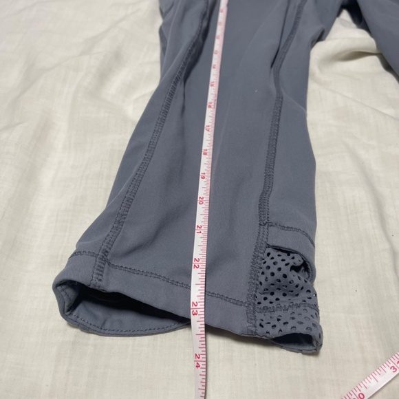 Athleta Capri Leggings. Zip pocket Mesh at leg bottoms. Athletic wear Sz Medium - Picture 5 of 7